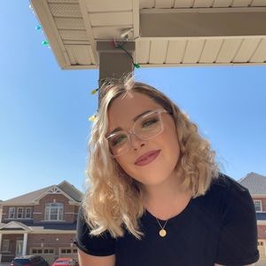 Meet your Posher, Cassandra